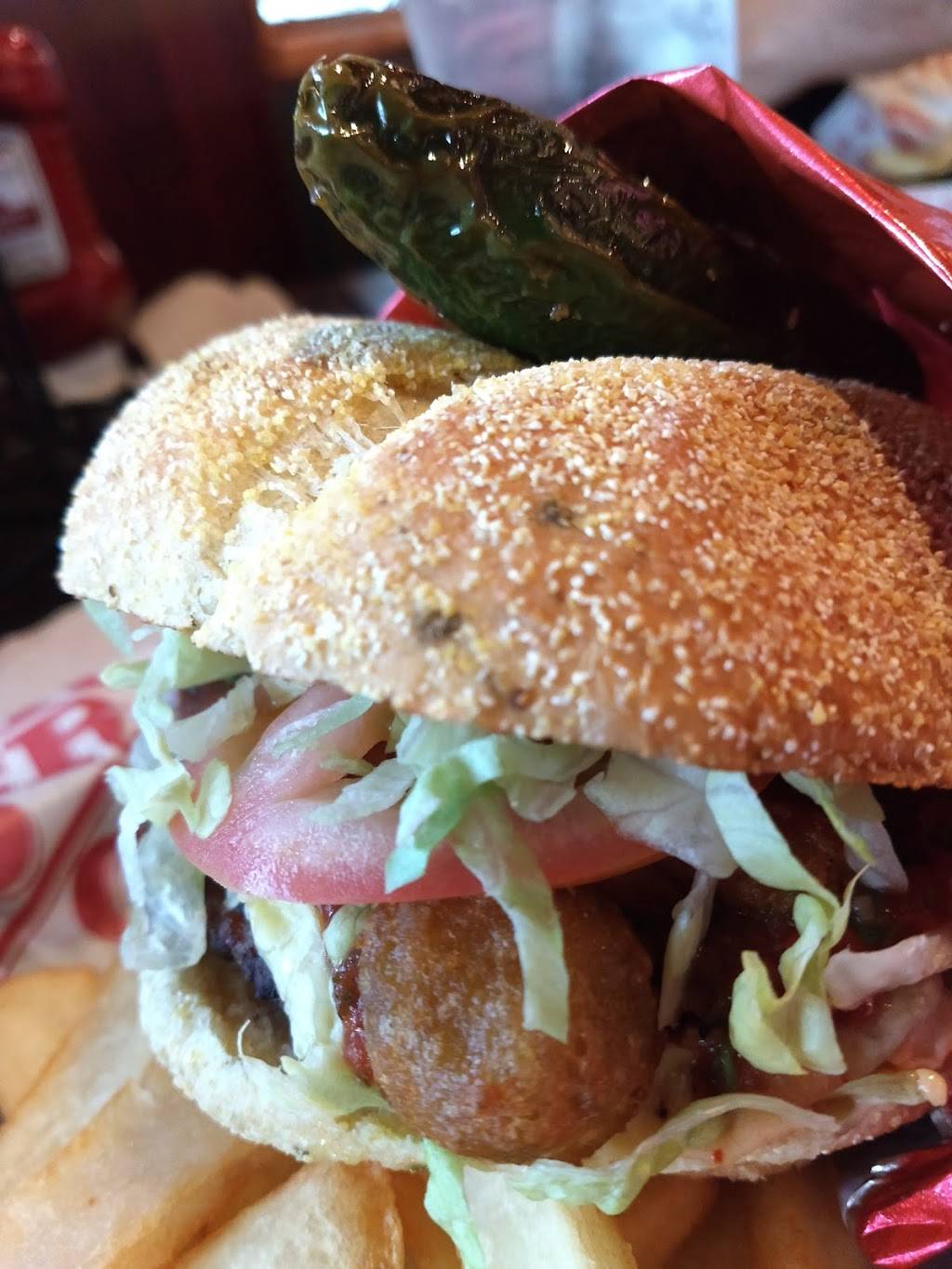 Red Robin Gourmet Burgers and Brews | restaurant | 186 Nut Tree Pkwy, Vacaville, CA 95687, USA | 7074557383 OR +1 707-455-7383