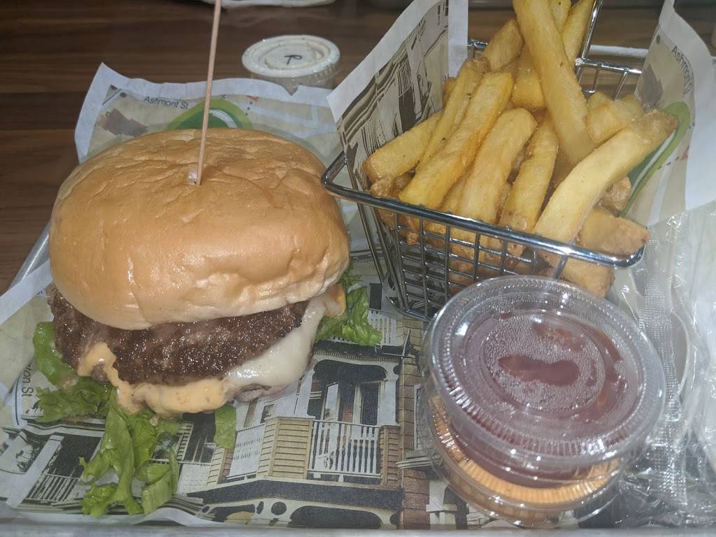 Wahlburgers @ Hy-vee | restaurant | 301 NE Rice Rd, Lees Summit, MO 64086, USA | 8163473526 OR +1 816-347-3526