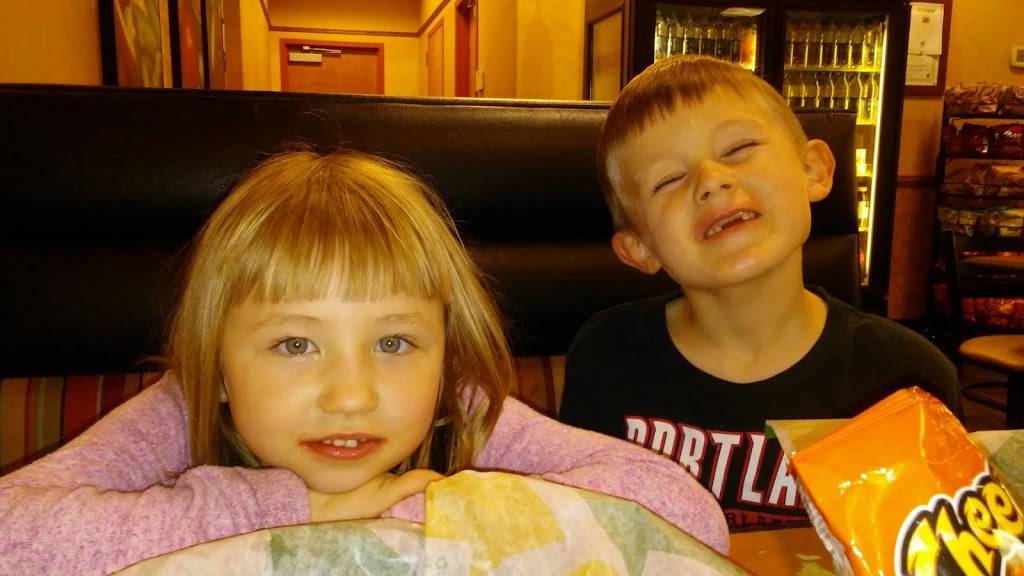 Subway | meal takeaway | 94 Oregon Way Suite 130, Longview, WA 98632, USA | 3604149199 OR +1 360-414-9199