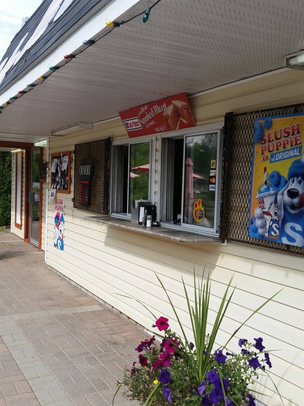 Marie Casse-Croute | restaurant | 291 QC-315, LAnge-Gardien, QC J8L 1G8, Canada | 8199861657 OR +1 819-986-1657