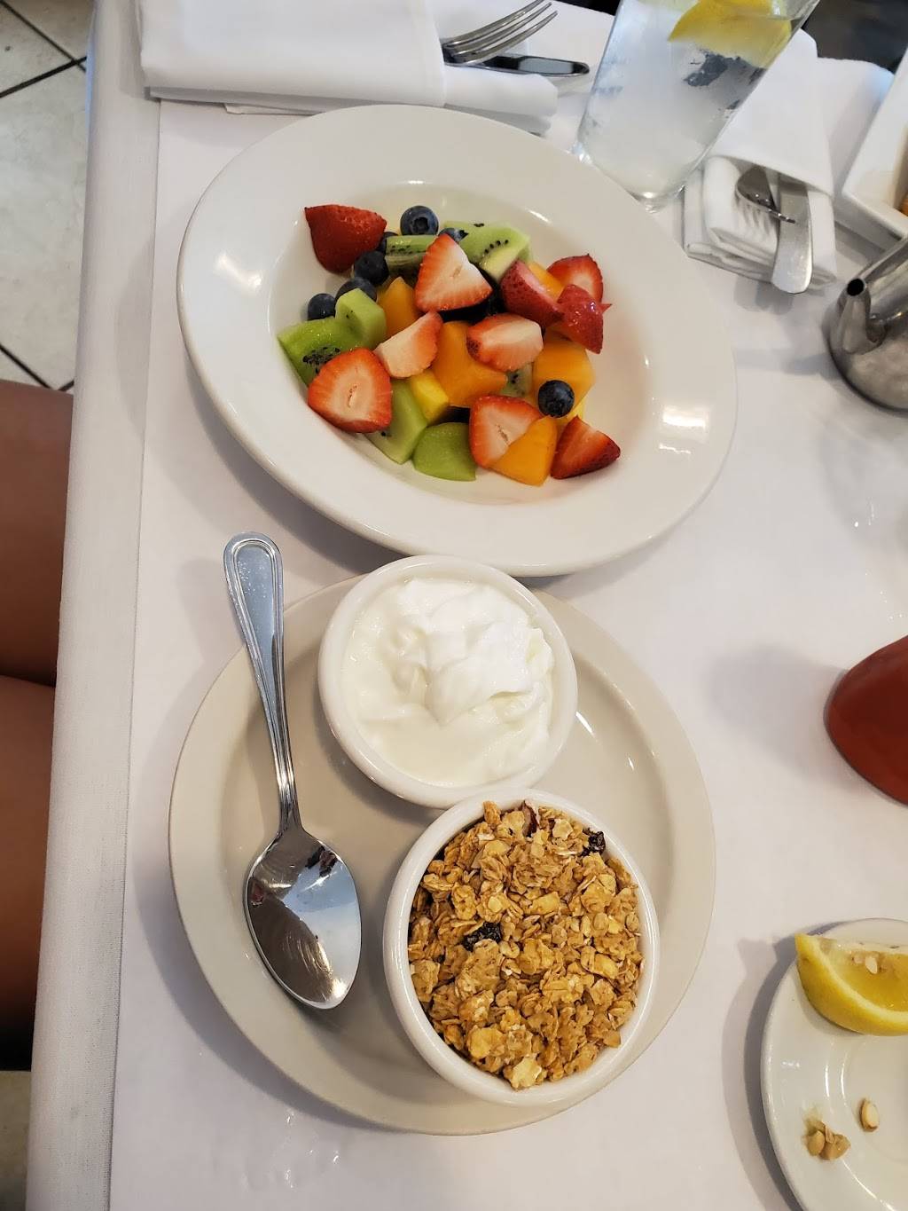 The Bistro | restaurant | 1023 Kane Concourse, Bay Harbor Islands, FL 33154, USA | 3058660404 OR +1 305-866-0404