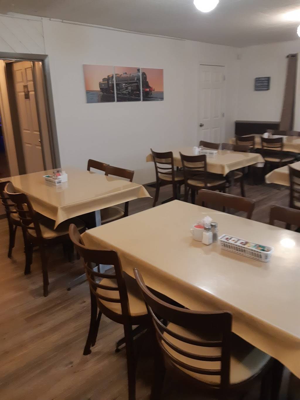 La Gare Waltham Station | restaurant | 512 Boul. de Waltham, QC-148, Waltham, QC J0X 3H0, Canada | 8196895161 OR +1 819-689-5161