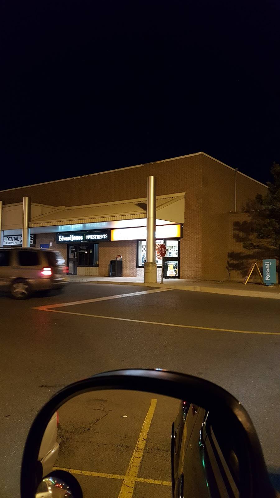 Little Caesars Pizza | meal takeaway | 1077 N Service Rd, Mississauga, ON L4Y 1A6, Canada | 9058977400 OR +1 905-897-7400