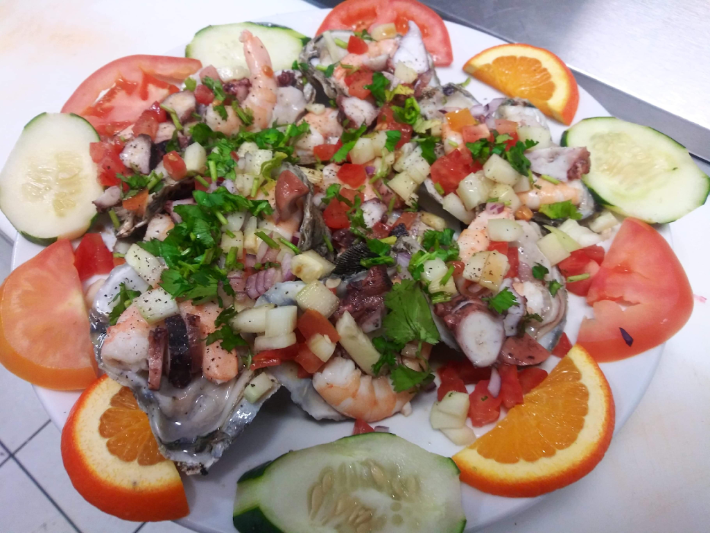 Las cuatro perlas | restaurant | 3300 W Montrose Ave, Chicago, IL 60618, USA | 7736710084 OR +1 773-671-0084