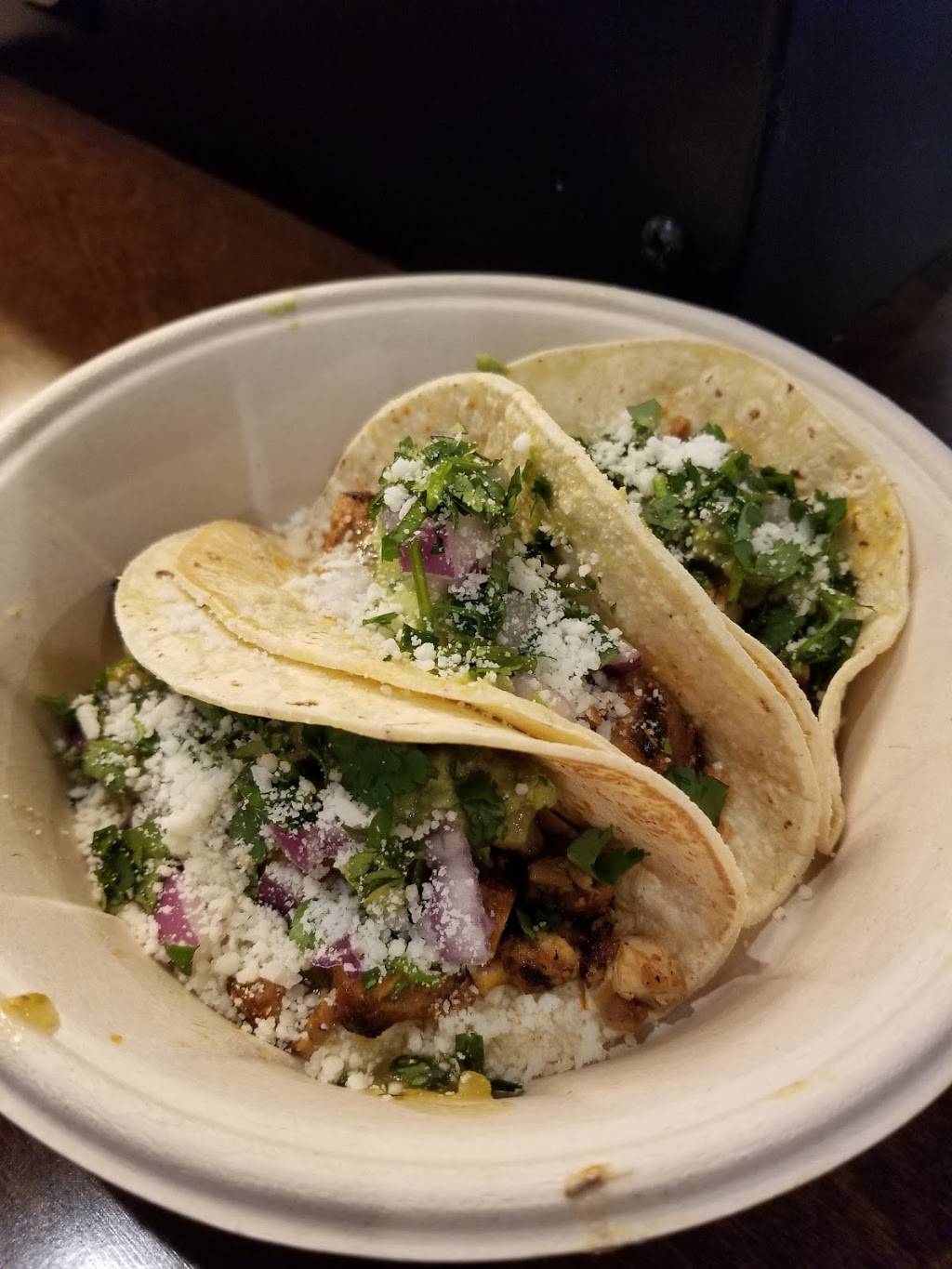 QDOBA Mexican Eats | restaurant | 803 N 16th St, Milwaukee, WI 53233, USA | 4144310099 OR +1 414-431-0099