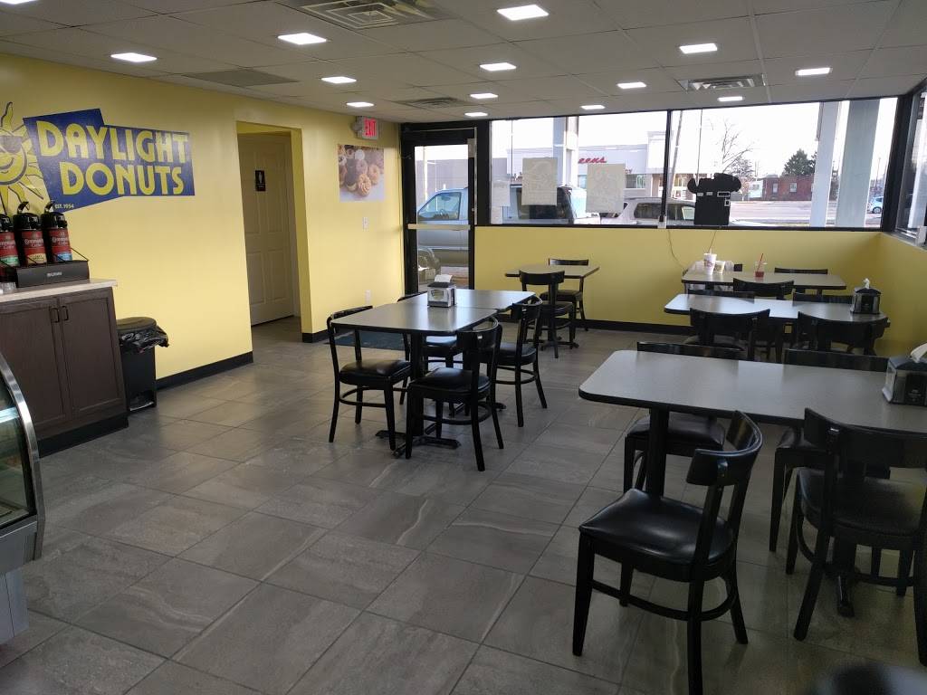 Daylight Donuts | restaurant | 1965 Madison Ave, Granite City, IL 62040, USA | 6187097955 OR +1 618-709-7955