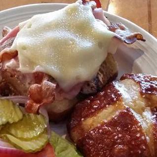 Padavans NY Pizza & Pinball | restaurant | 3249 Rue Royale #1, St Charles, MO 63301, USA | 6369476969 OR +1 636-947-6969