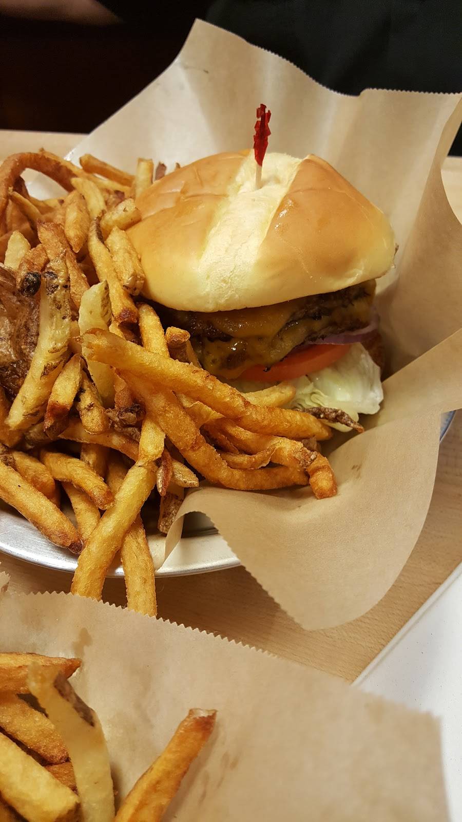 Meatheads | restaurant | 955 Rockland Ave A, Lake Bluff, IL 60044, USA | 8474571122 OR +1 847-457-1122