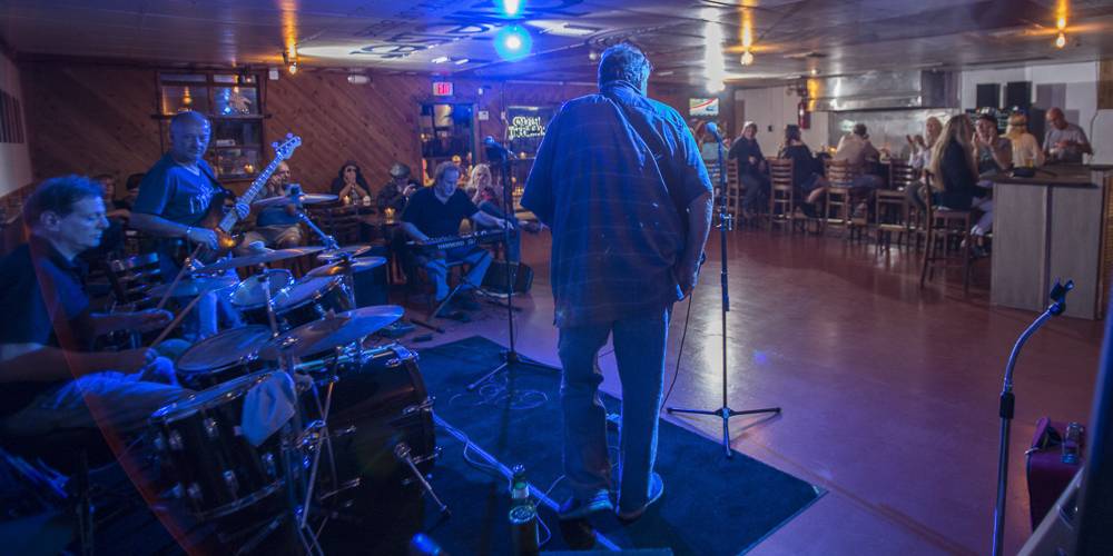 Paradise Alley Blues Bar & Grill | restaurant | 2385 12th St, Sarasota, FL 34237, USA | 9413292880 OR +1 941-329-2880