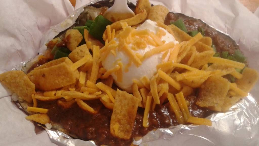 Spud Ranch | restaurant | 1330 Aquarena Springs Dr #112, San Marcos, TX 78666, USA | 5128057783 OR +1 512-805-7783