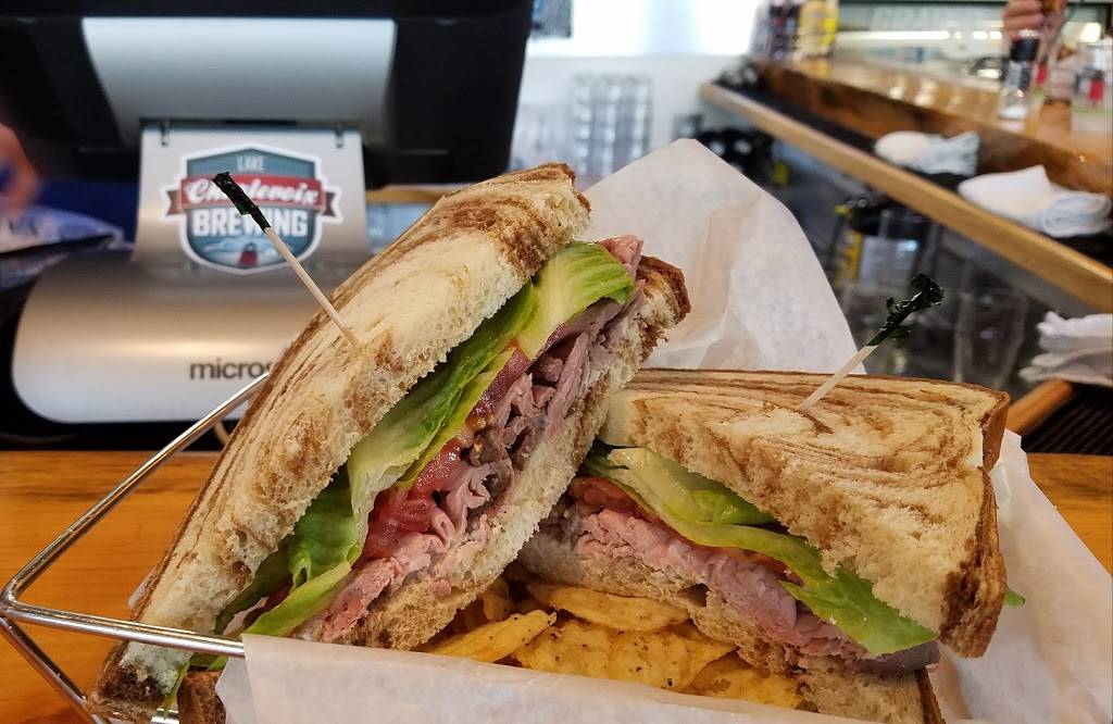 Lake Charlevoix Brewing Co | restaurant | 111 Bridge Park Dr, Charlevoix, MI 49720, USA | 2314373220 OR +1 231-437-3220