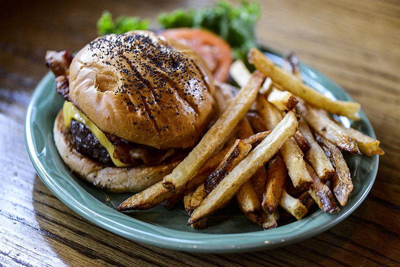 McCabe Pub, Inc | restaurant | 4410 Murphy Rd, Nashville, TN 37209, USA | 6152699406 OR +1 615-269-9406