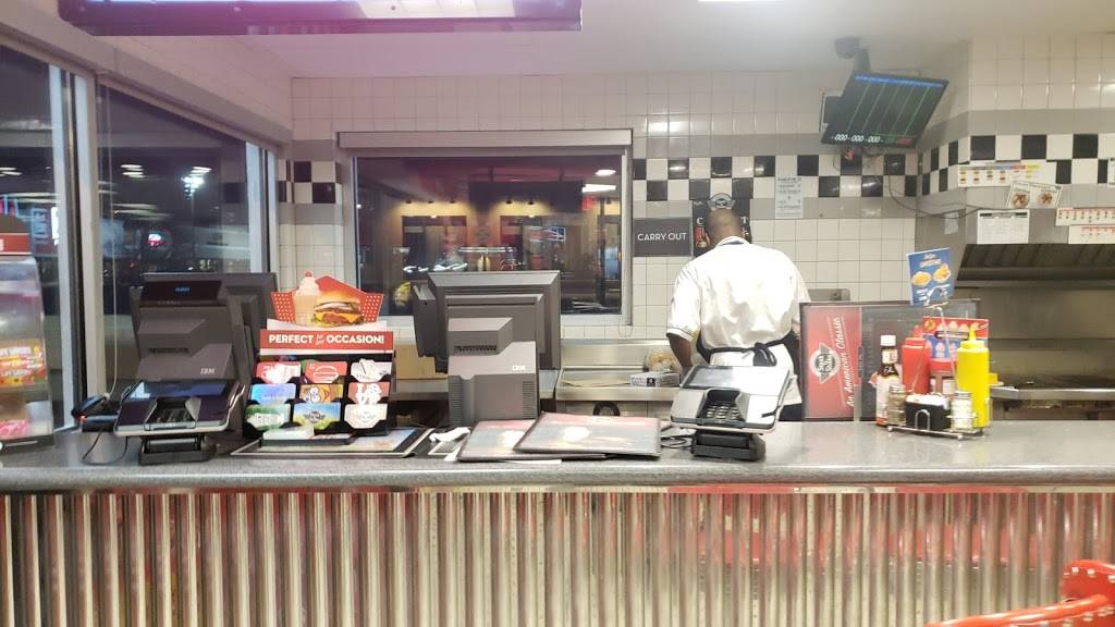 Steak n Shake | restaurant | 300 S College Mall Rd, Bloomington, IN 47401, USA | 8123347775 OR +1 812-334-7775