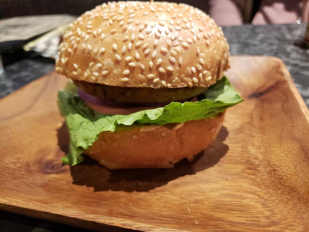 Gus Social | restaurant | 120 St Andrew St W, Fergus, ON N1M 1N5, Canada | 5198432688 OR +1 519-843-2688