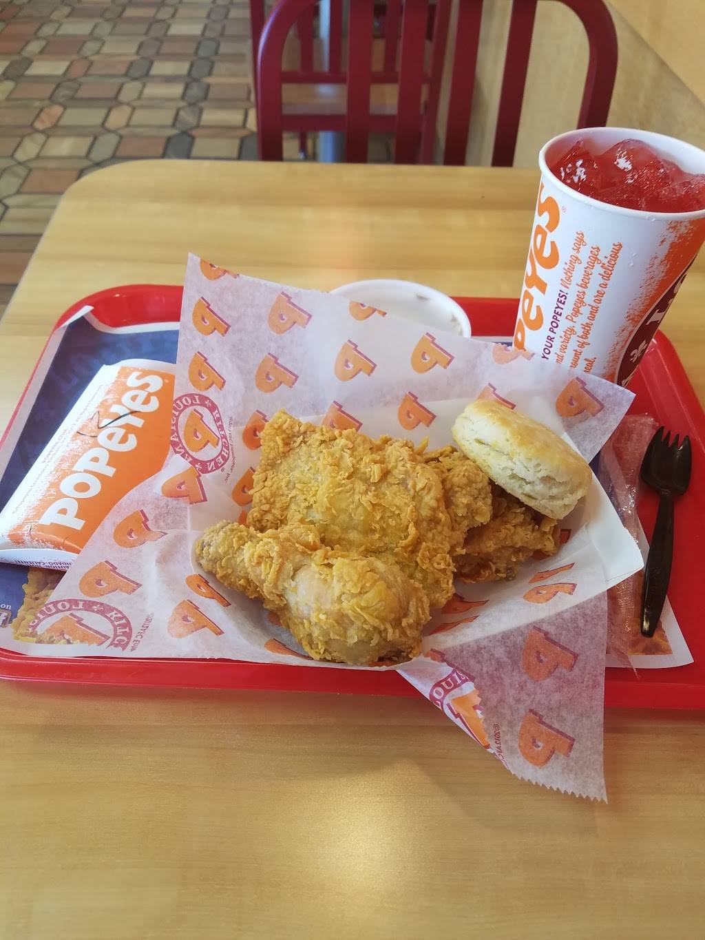 Popeyes Louisiana Kitchen | restaurant | 402 E Main St, Apopka, FL 32703, USA | 4078801766 OR +1 407-880-1766