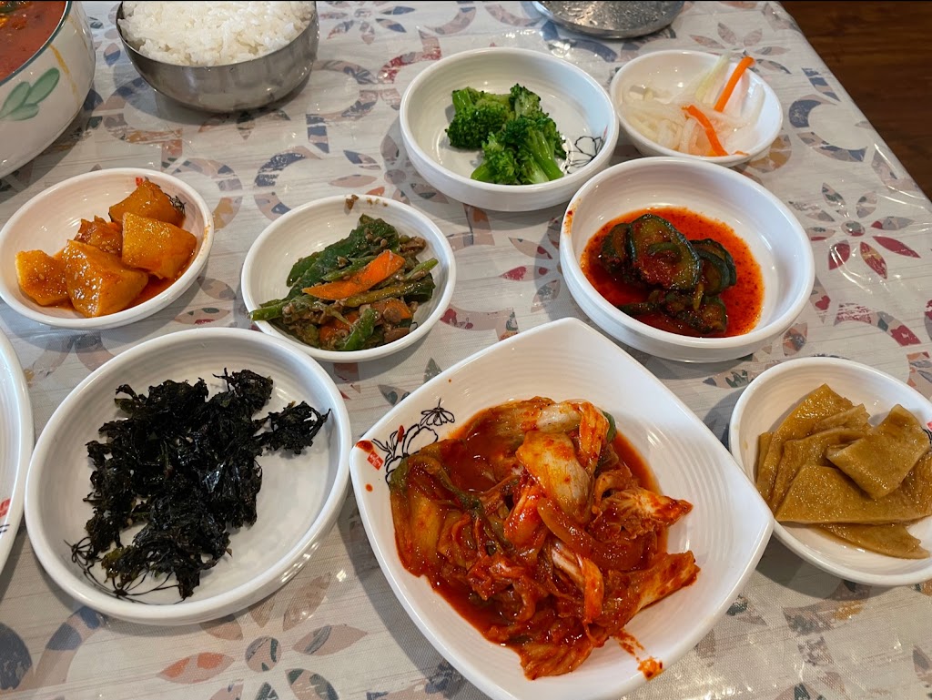 Yongs Diner | restaurant | 214 Tiny Town Rd, Clarksville, TN 37042, USA | 9315468060 OR +1 931-546-8060