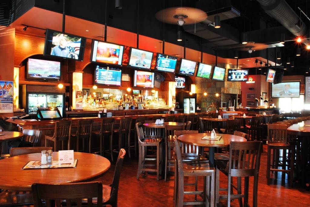 Hickory Tavern | restaurant | 30 Town Square Blvd, Asheville, NC 28803, USA | 8286840975 OR +1 828-684-0975