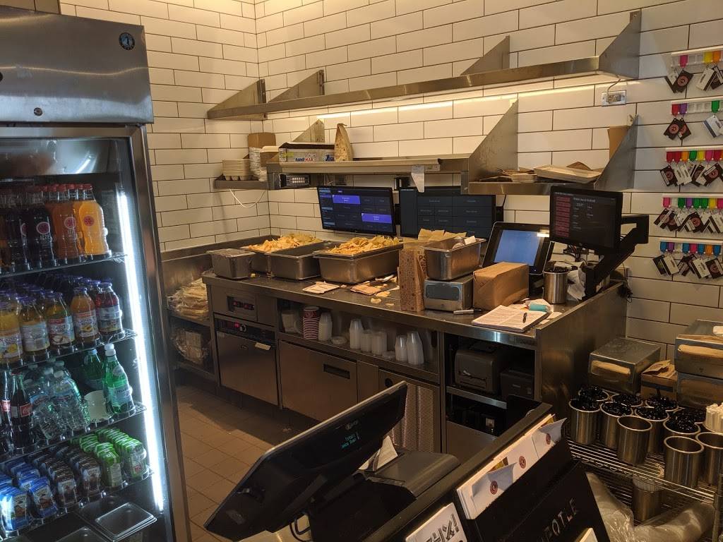 Chipotle | restaurant | 17599 Kenwood Trail, Lakeville, MN 55044, USA | 9528920110 OR +1 952-892-0110