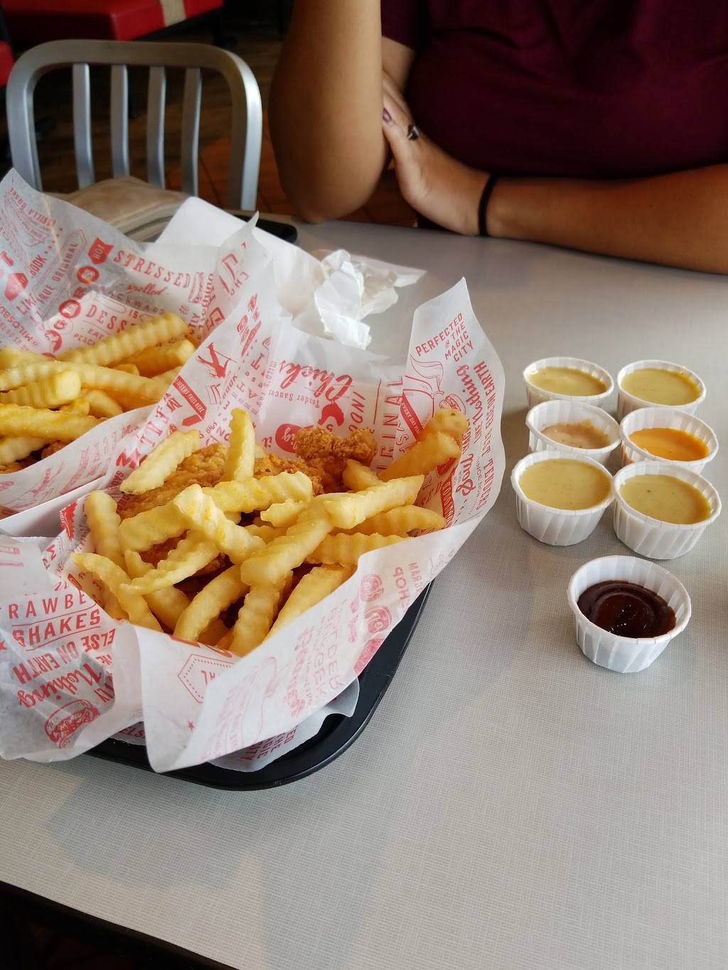 Milos Hamburgers | restaurant | 1210 Inverness Highland Dr, Birmingham, AL 35242, USA | 2059916456 OR +1 205-991-6456