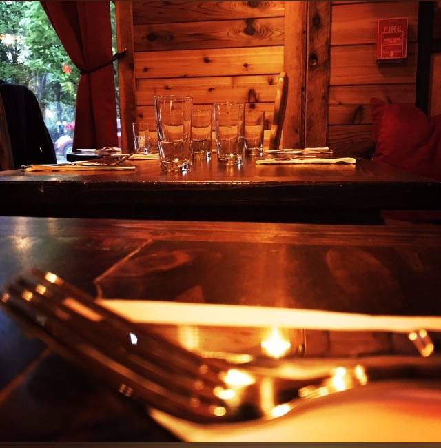 Au Chalet | restaurant | 24 Whitney Ave, New Haven, CT 06510, USA | 4754417998 OR +1 475-441-7998