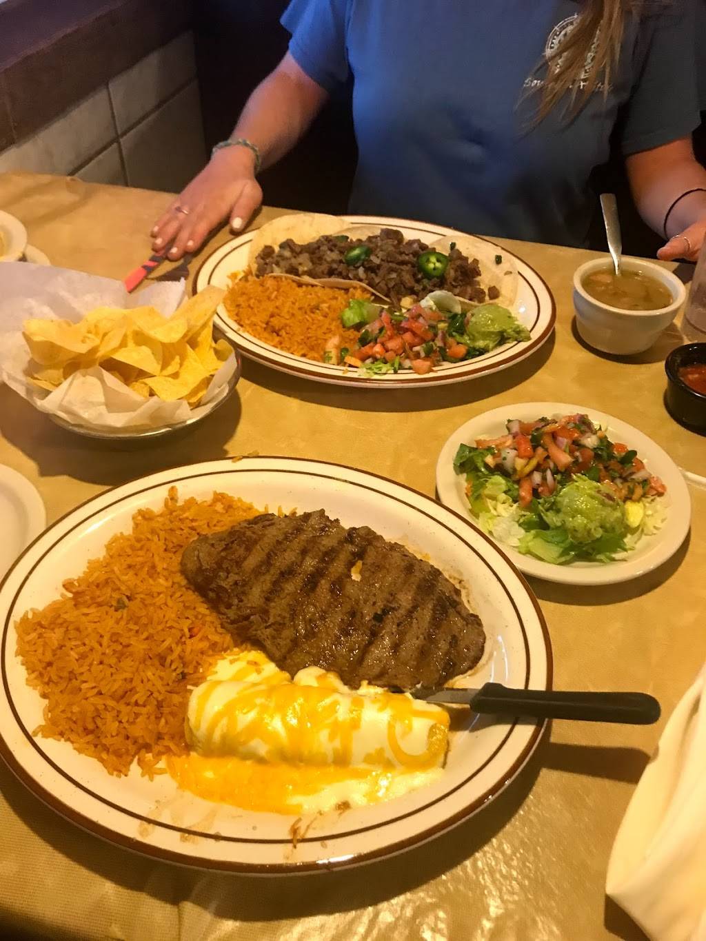 Ernestos Mexican Restaurant | restaurant | 10279 Farm to Market 455 E, Pilot Point, TX 76258, USA | 9406863500 OR +1 940-686-3500