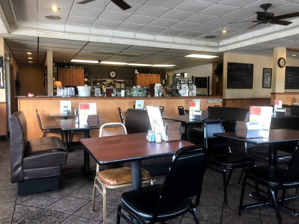 Mikes Place Family Restaurant | restaurant | 2402 Jackson St, Oshkosh, WI 54901, USA | 9204260684 OR +1 920-426-0684