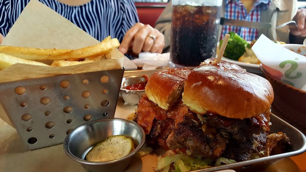 Chilis Grill & Bar | meal takeaway | 11942 Narcoossee Rd, Orlando, FL 32832, USA | 4079869393 OR +1 407-986-9393