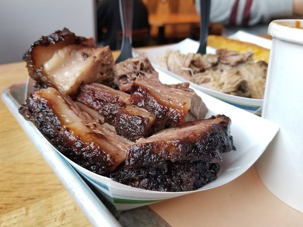Beauty Barbecue & Smokehouse | restaurant | Bayview Village, South Parking Lot, 2901 Bayview Ave #300, North York, ON M2K 2S3, Canada | 6479436782 OR +1 647-943-6782