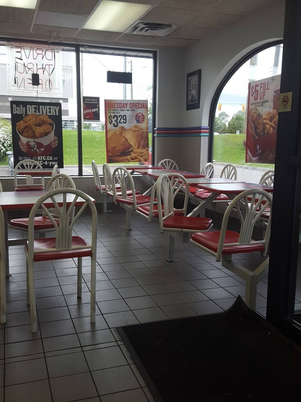 Taco Bell | meal takeaway | 16599 Yonge St, Newmarket, ON L3X 2G8, Canada | 9058980673 OR +1 905-898-0673
