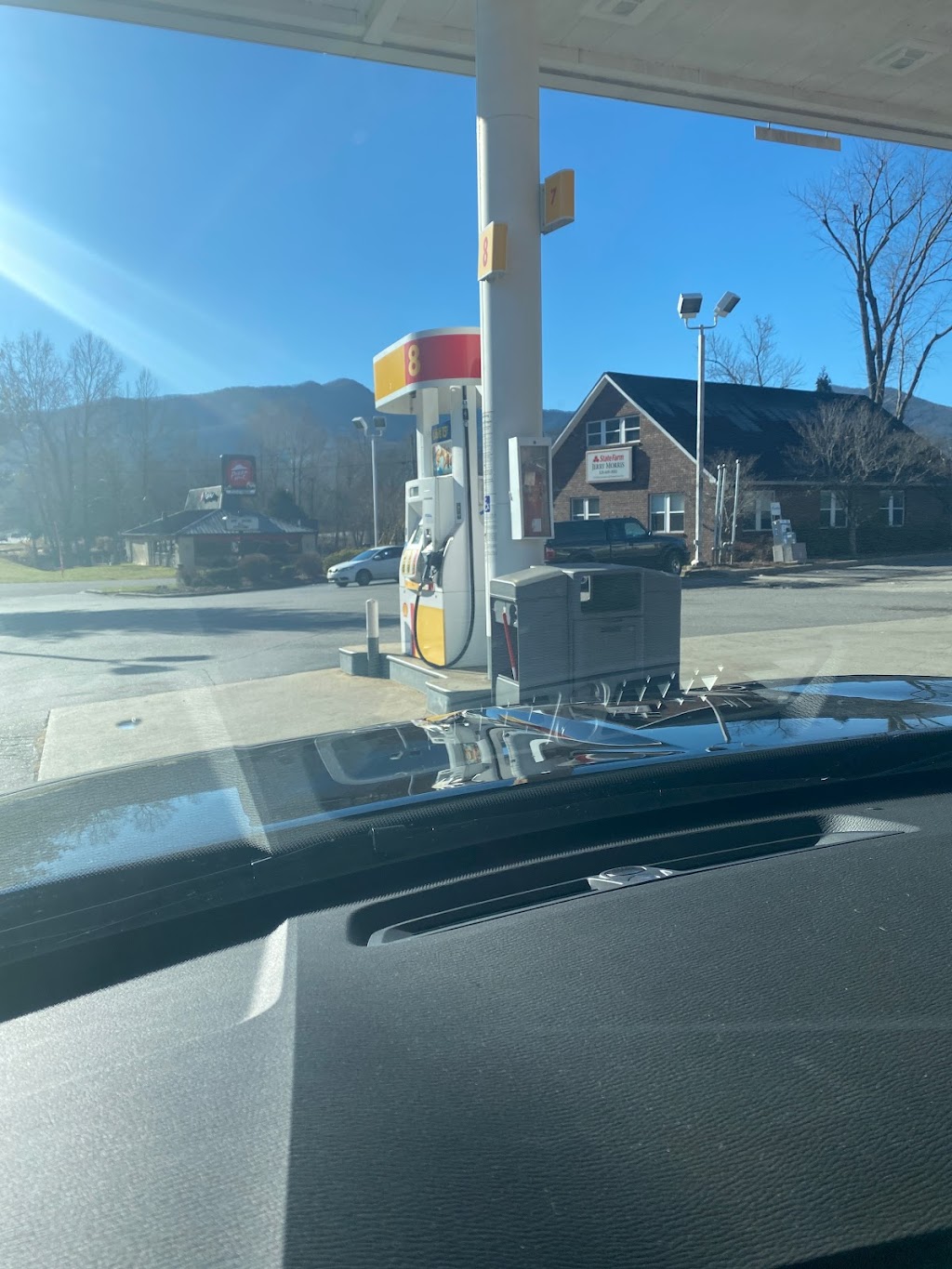 Shell | restaurant | 202 NC-9, Black Mountain, NC 28711, USA | 8286695086 OR +1 828-669-5086