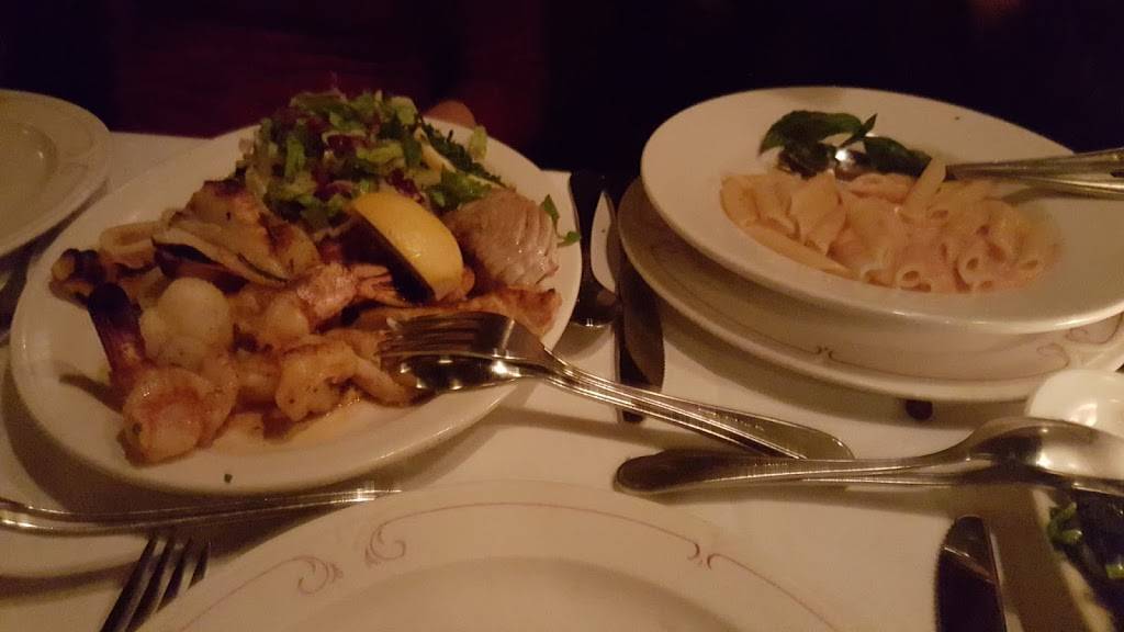 Ecco | restaurant | 124 Chambers St, New York, NY 10007, USA | 2122277074 OR +1 212-227-7074