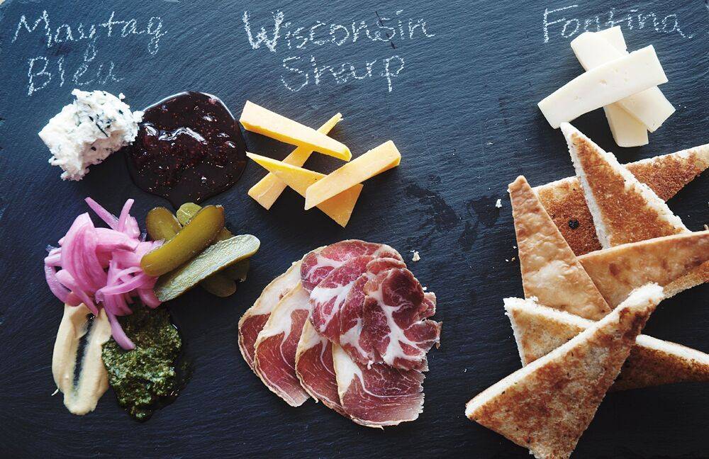 Louies Wine Dive and Kitchen 119 | restaurant | 6701 W 119th St, Overland Park, KS 66209, USA | 9134694177 OR +1 913-469-4177