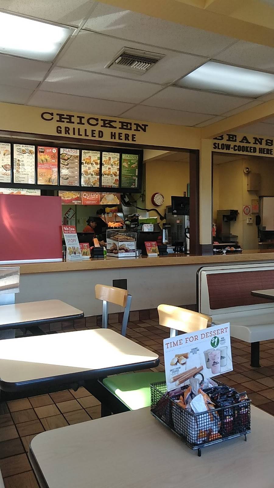 Del Taco | meal takeaway | 2320 E 4th St, Santa Ana, CA 92705, USA | 7148367365 OR +1 714-836-7365