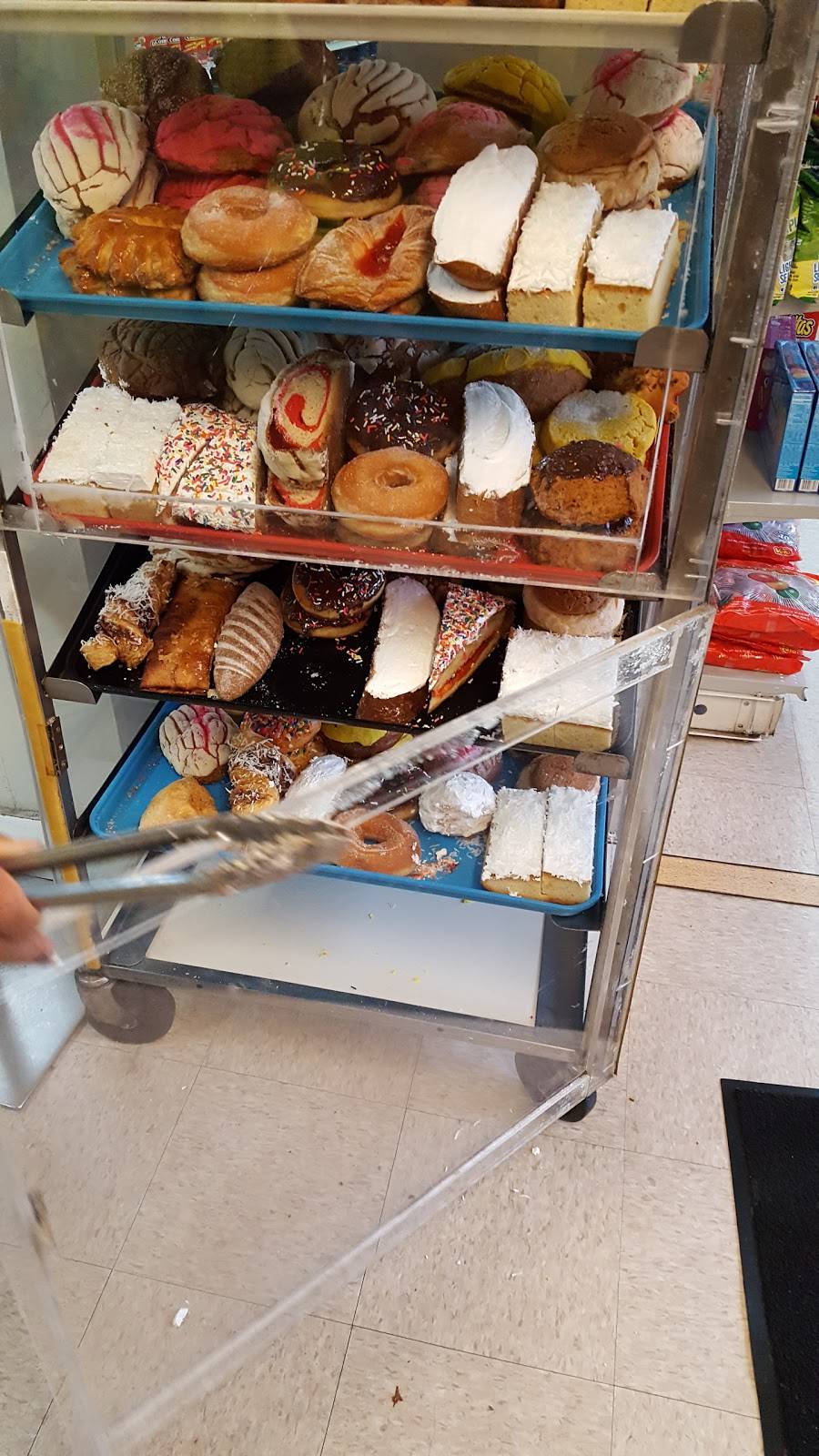 La Mexicana Grocery and Taqueria | restaurant | 385 Valley St, Willimantic, CT 06226, USA | 8604232821 OR +1 860-423-2821