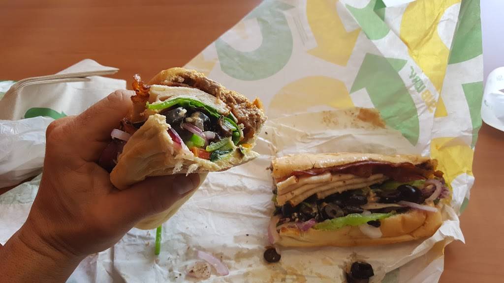 Subway | meal takeaway | 14639 Airline Hwy Suite 105, Gonzales, LA 70737, USA | 2253136323 OR +1 225-313-6323