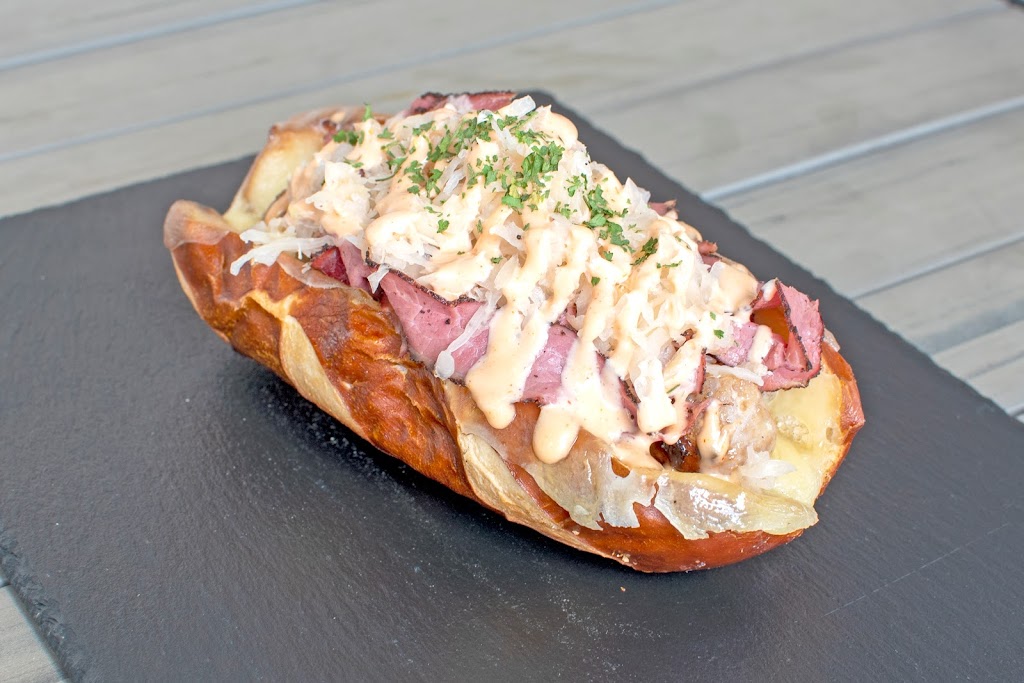 Eugenes Sausage Express | restaurant | 14140 Parke Long Ct A-C, Chantilly, VA 20151, USA | 7035589665 OR +1 703-558-9665