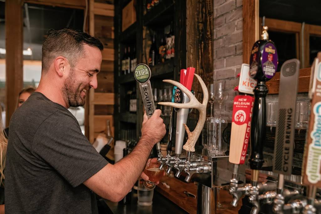 Roots Tap Room & Wine Bar | restaurant | 101 S Evers St, Plant City, FL 33563, USA | 8137565400 OR +1 813-756-5400