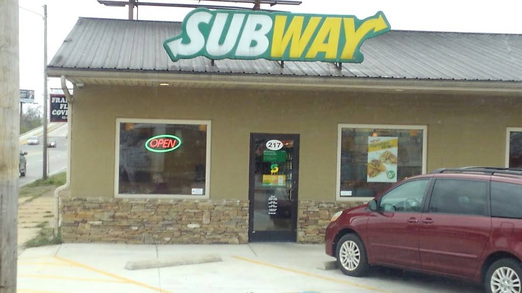 Subway | restaurant | 217 E Carroll St, Tullahoma, TN 37388, USA | 9314556525 OR +1 931-455-6525