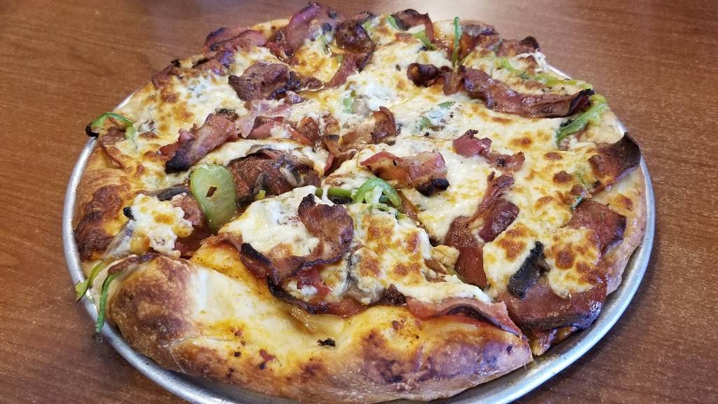 Restaurant Cals Pizza | restaurant | 6193 Boulevard Labelle, Val-Morin, QC J0T 2R0, Canada | 8193226421 OR +1 819-322-6421