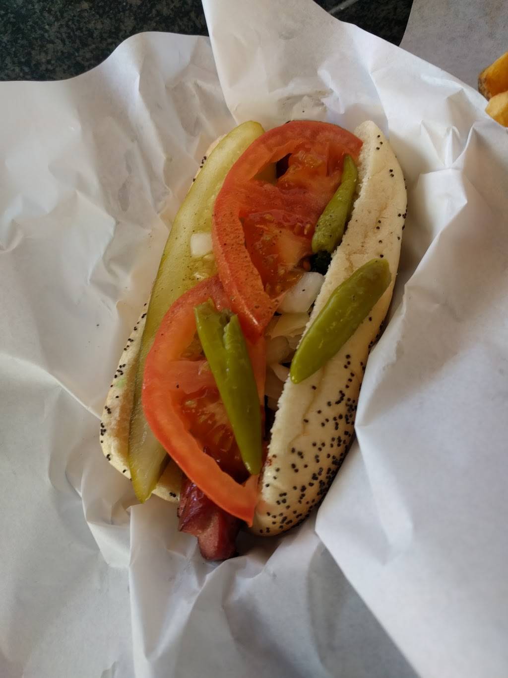 The Wieners Circle | meal takeaway | 2622 N Clark St, Chicago, IL 60614, USA | 7734777444 OR +1 773-477-7444
