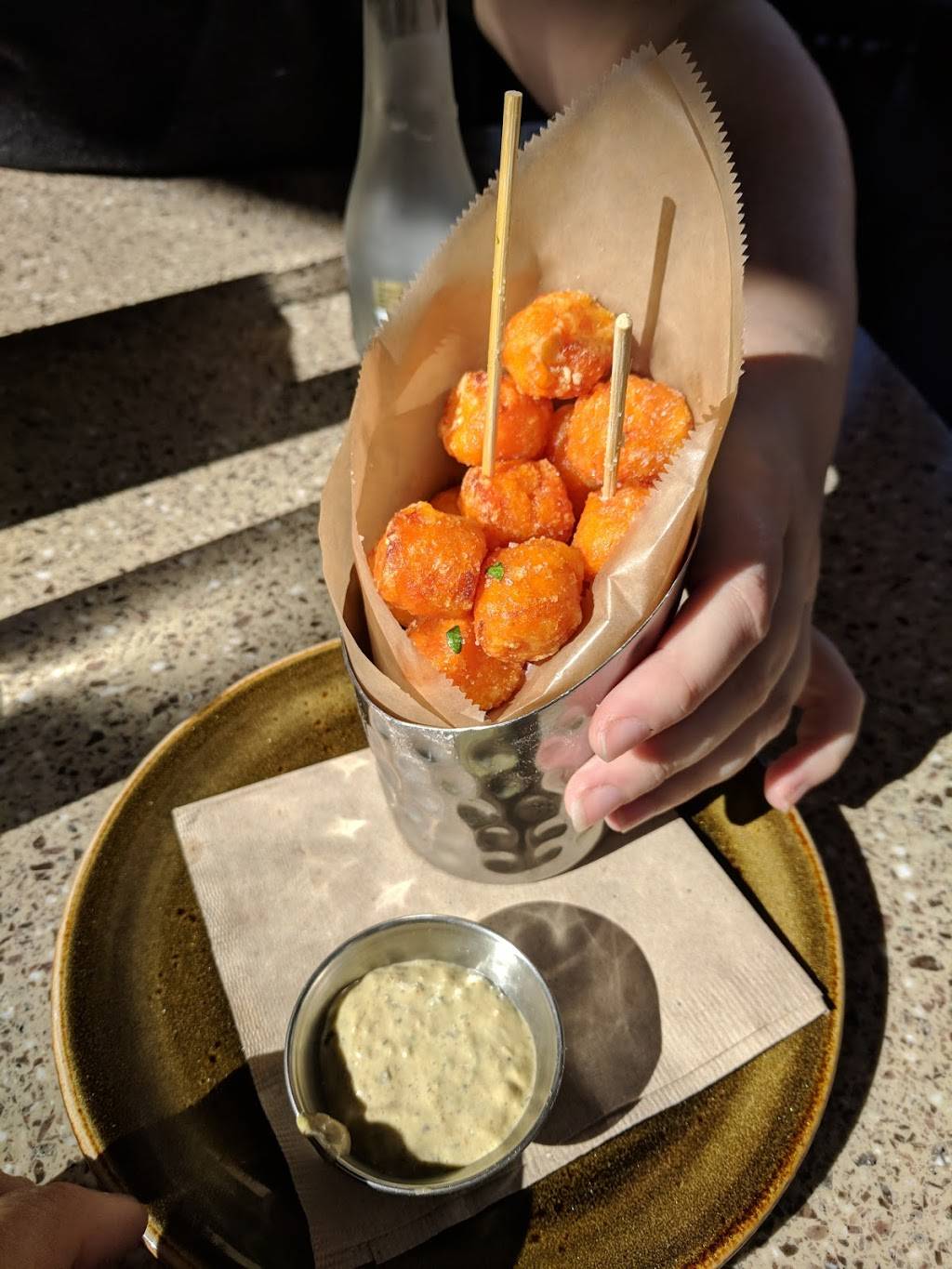 Lazy Dog Restaurant & Bar | restaurant | 19359 Stevens Creek Blvd, Cupertino, CA 95014, USA | 4083594690 OR +1 408-359-4690