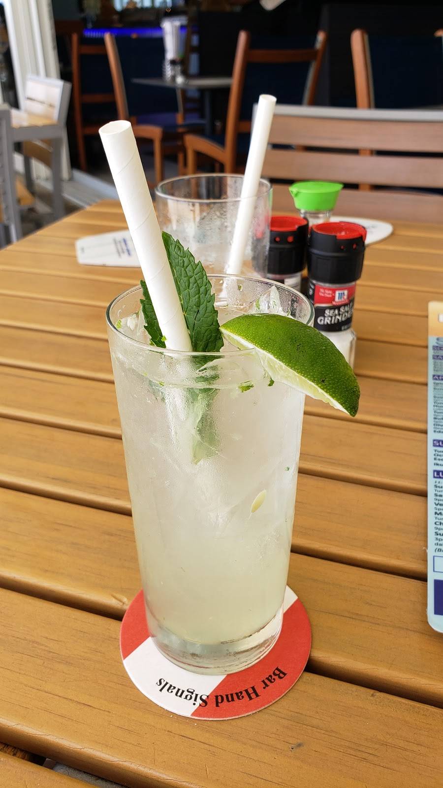 Beach Bar at Newport Pier | restaurant | 16501 Collins Ave, Sunny Isles Beach, FL 33160, USA | 3059571110 OR +1 305-957-1110