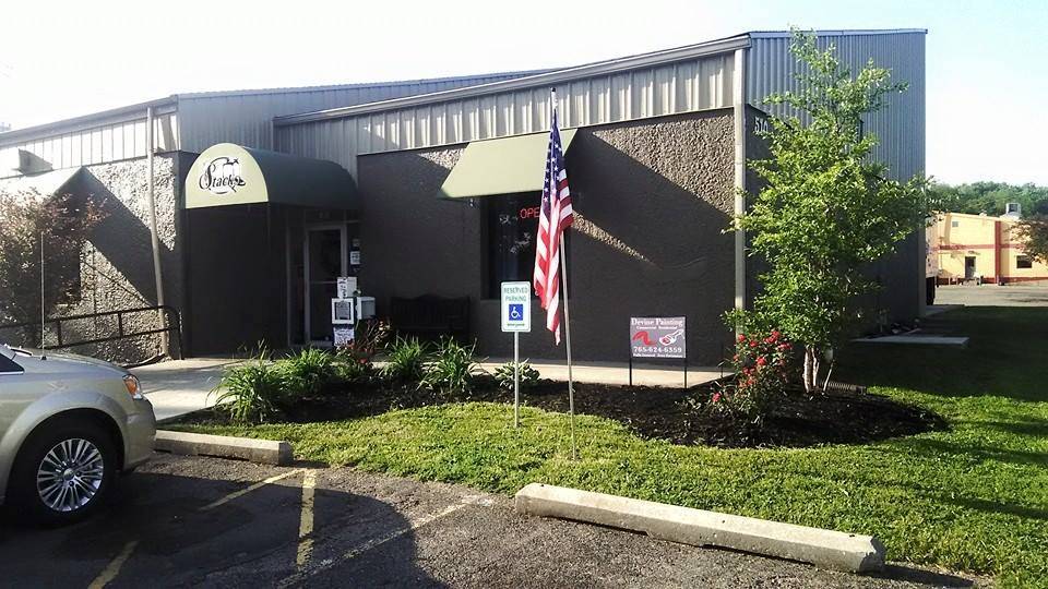 Stacks Restaurant | restaurant | 510 S Memorial Dr, New Castle, IN 47362, USA | 7655293001 OR +1 765-529-3001