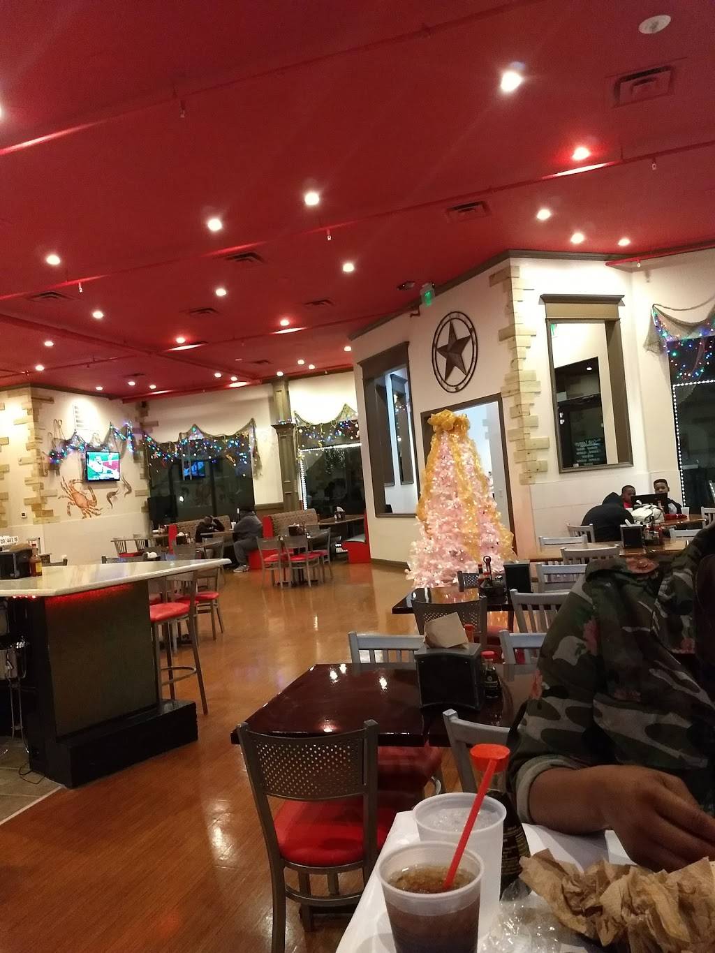 The Crab Lounge | restaurant | 209 E Pleasant Run Rd #141, DeSoto, TX 75115, USA | 4692060124 OR +1 469-206-0124