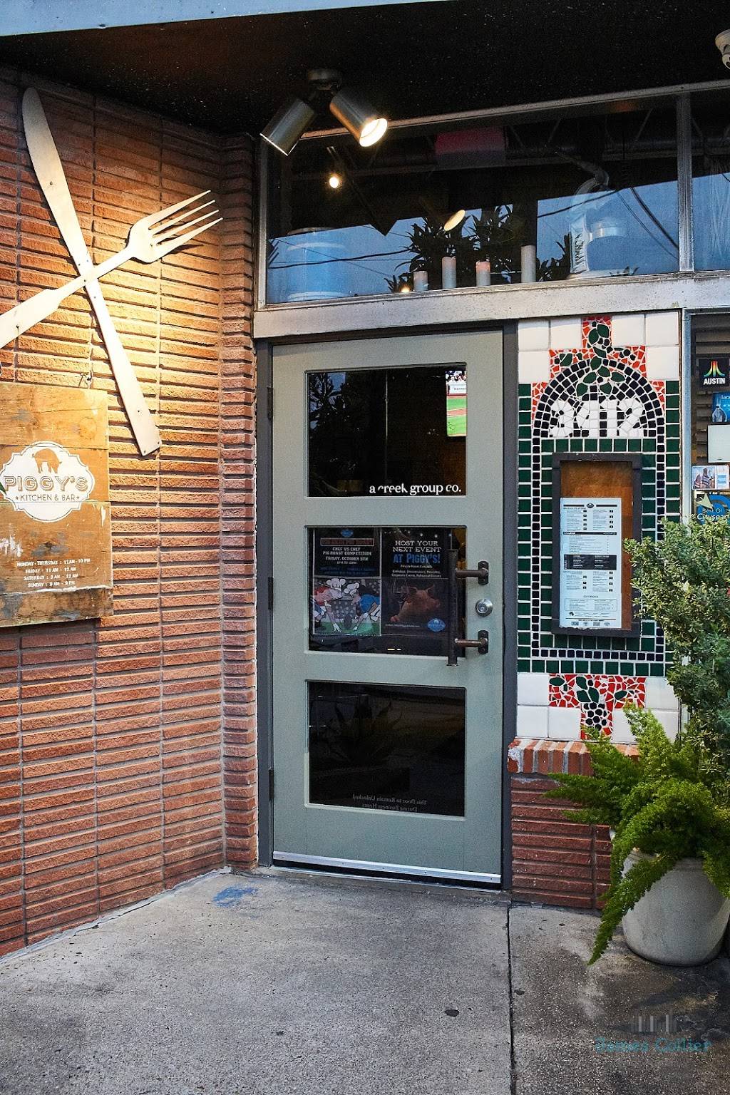 Piggys Kitchen & Bar | restaurant | 3412 W Lamar St, Houston, TX 77019, USA | 2818499606 OR +1 281-849-9606