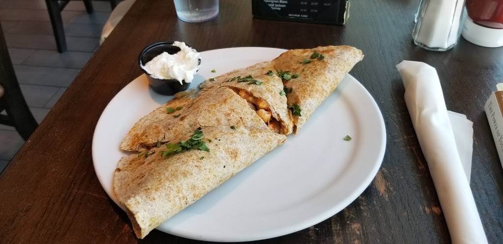 Tap & Pour | restaurant | Mississauga, ON L4W 1S9, Canada | 4167762658 OR +1 416-776-2658