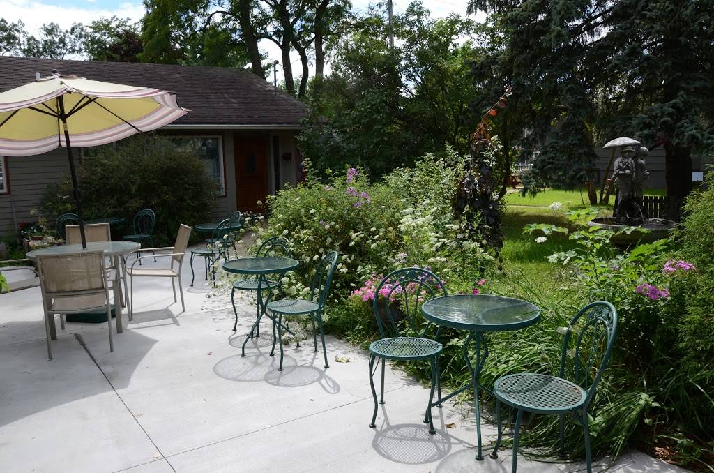 Green Fountain Inn | restaurant | 604 S Main St, Waupaca, WI 54981, USA | 7152585171 OR +1 715-258-5171