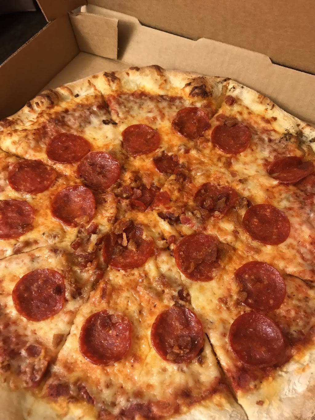 Vezzos Pizza | restaurant | Orlando, FL 32801, USA | 4072269021 OR +1 407-226-9021