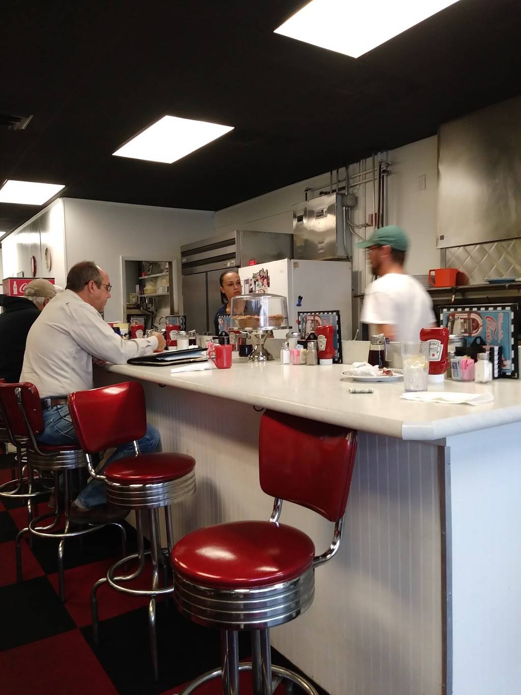 Classic Diner | restaurant | 1021 Providence Sq Shop Ctr, Virginia Beach, VA 23464, USA | 7574673000 OR +1 757-467-3000