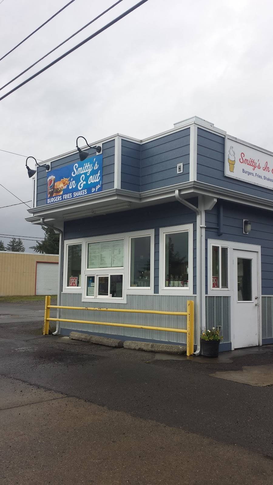 Smittys In & Out | restaurant | 1424 W Main St, Elma, WA 98541, USA | 3604822912 OR +1 360-482-2912